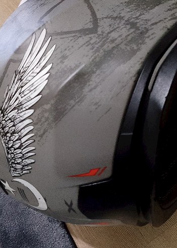 Gri Yılan Desenli Metal Tokalı Motosiklet Kaskı - Görsel 5