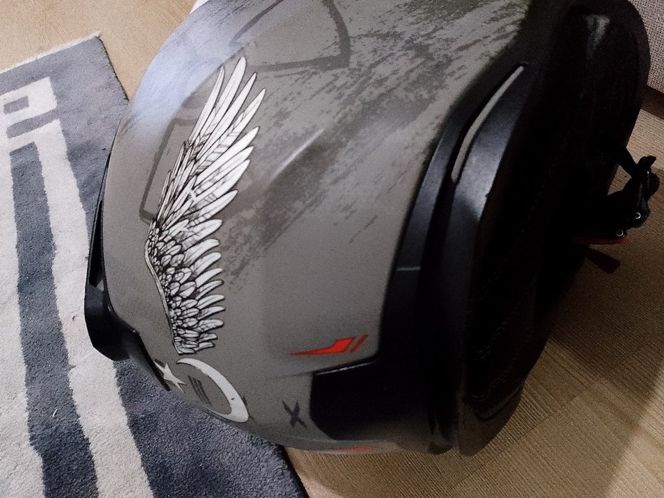 Gri Yılan Desenli Metal Tokalı Motosiklet Kaskı - Görsel 5