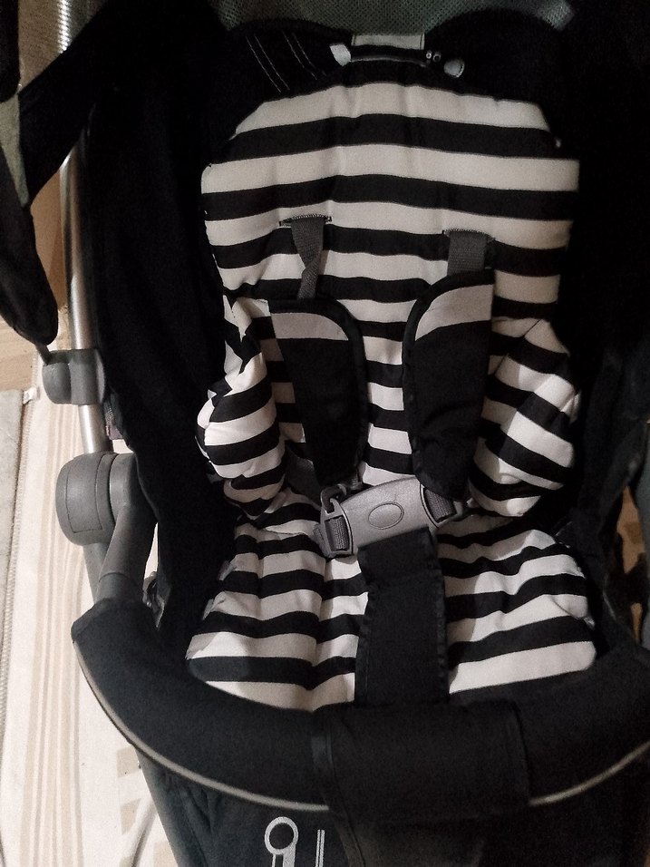 Gri Bebek Arabası Hafif ve Katlanabilir - Görsel 4