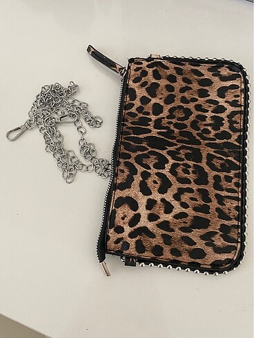 Leoparli zincirli canta