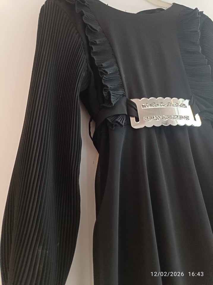 Siyah Kemerli Uzun Gotik Elbise - Görsel 3