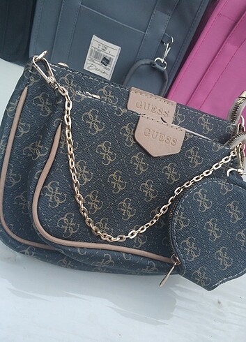 GUESS ASKILI ÇANTA 