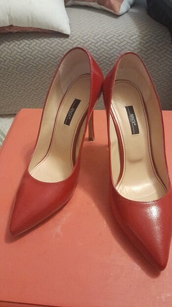 Çok şık kırmızı Stiletto 