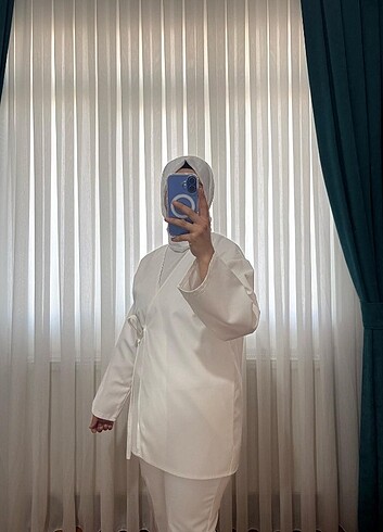 Beyaz yandan bağlamalı kimono