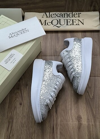 39 Beden ALEXANDER MCQUEEN