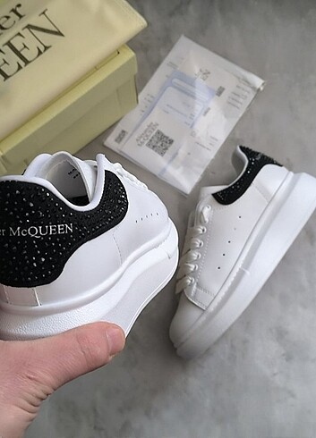 37 Beden beyaz Renk ALEXANDER MCQUEEN