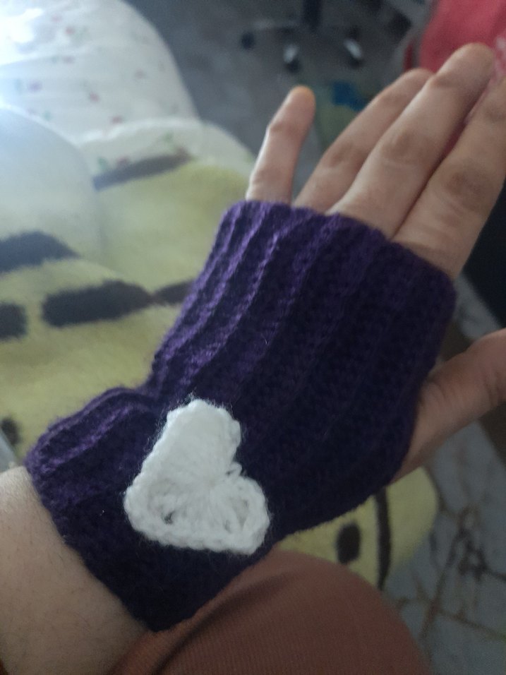 Mor Triko Kadın Eldiveni Kalp Detaylı - Görsel 4