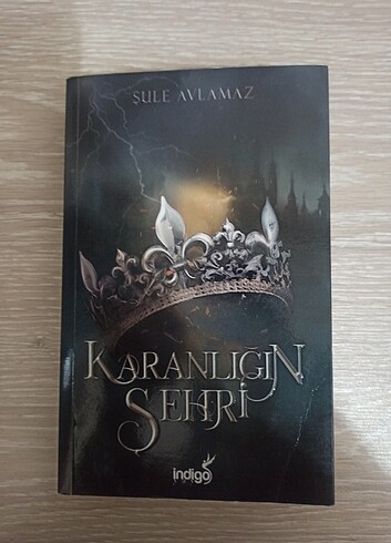 Karanlığın Şehri-Şule Avlamaz