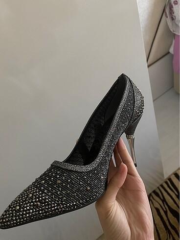 Zara taşı topuklu ayakkabı