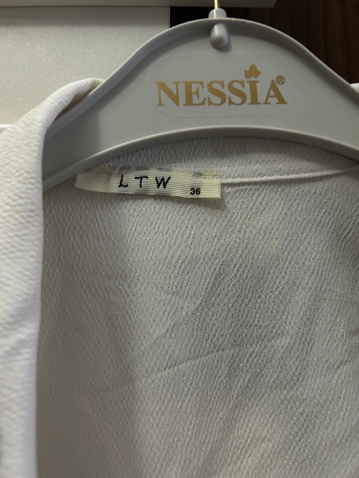 Düğmeli Beyaz Nakışlı Keten Kadın Gömlek - Görsel 4