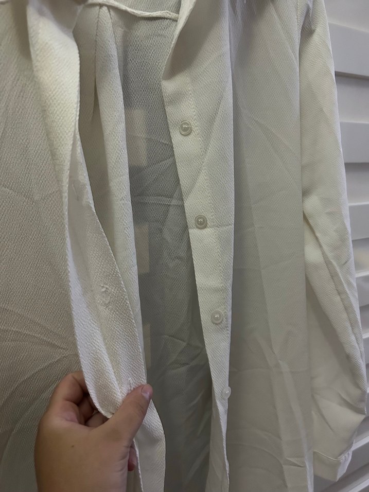 Düğmeli Beyaz Nakışlı Keten Kadın Gömlek - Görsel 3