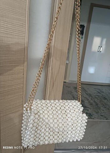 Beden beyaz Renk Böğürtlen boncukçanta(krem renk )