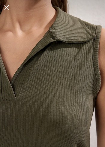 V Yaka Kolsuz Mini Crop Top - Görsel 4