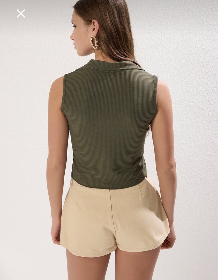 V Yaka Kolsuz Mini Crop Top - Görsel 3