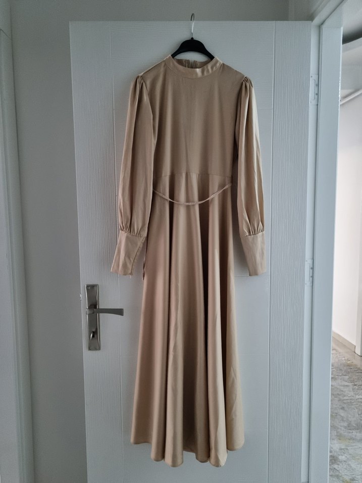 Bej Uzun Kollu Piliseli Kadın Elbise - Görsel 2