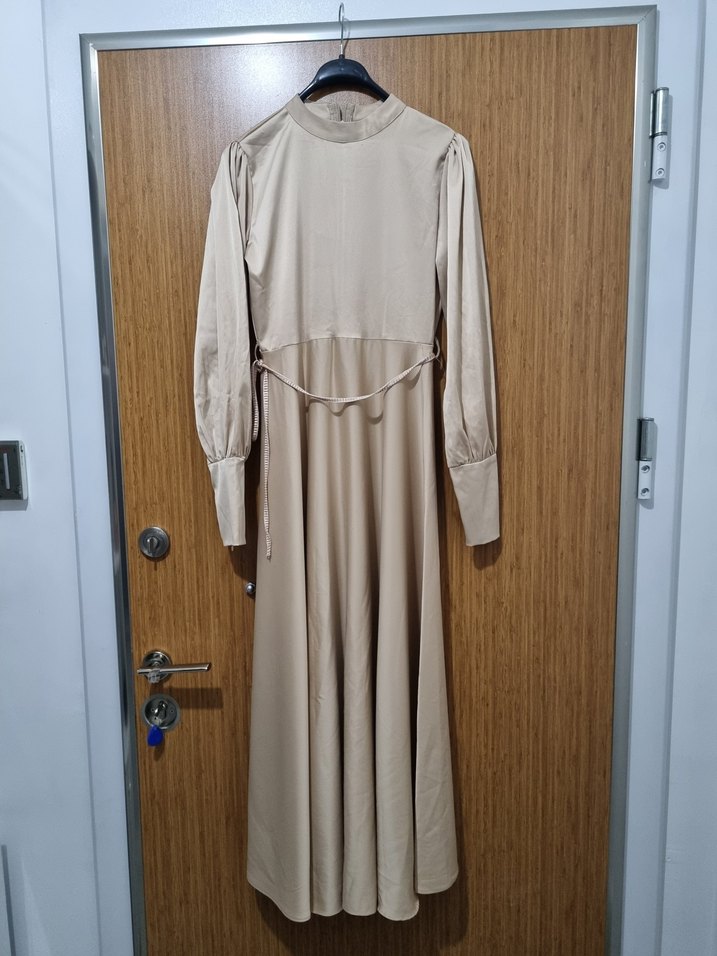 Bej Uzun Kollu Piliseli Kadın Elbise - Görsel 3