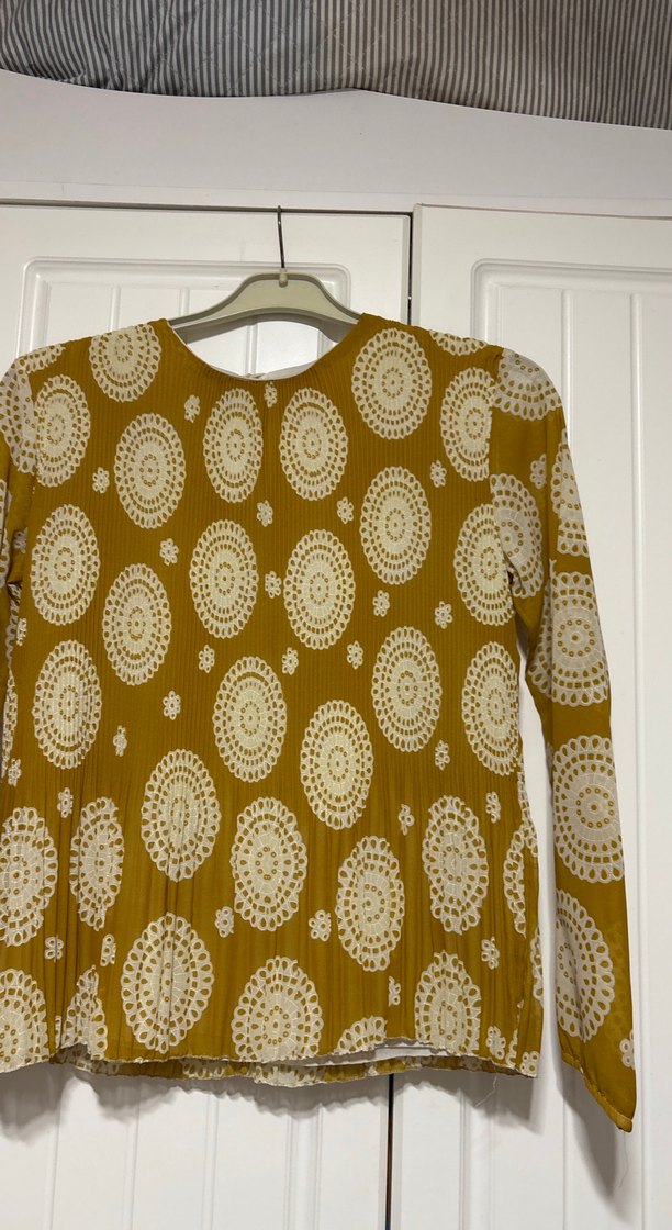 Uzun Kollu Sarı Pileli Bohem Bluz - Görsel 2