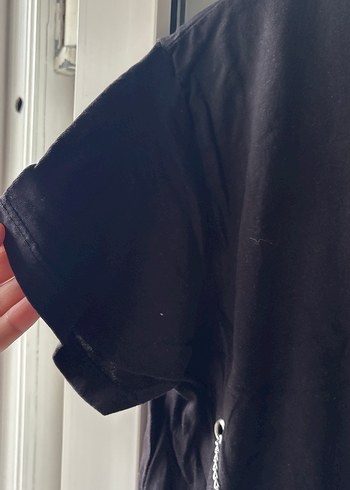 Zincir Detaylı Siyah Kadın Tişört - Görsel 4