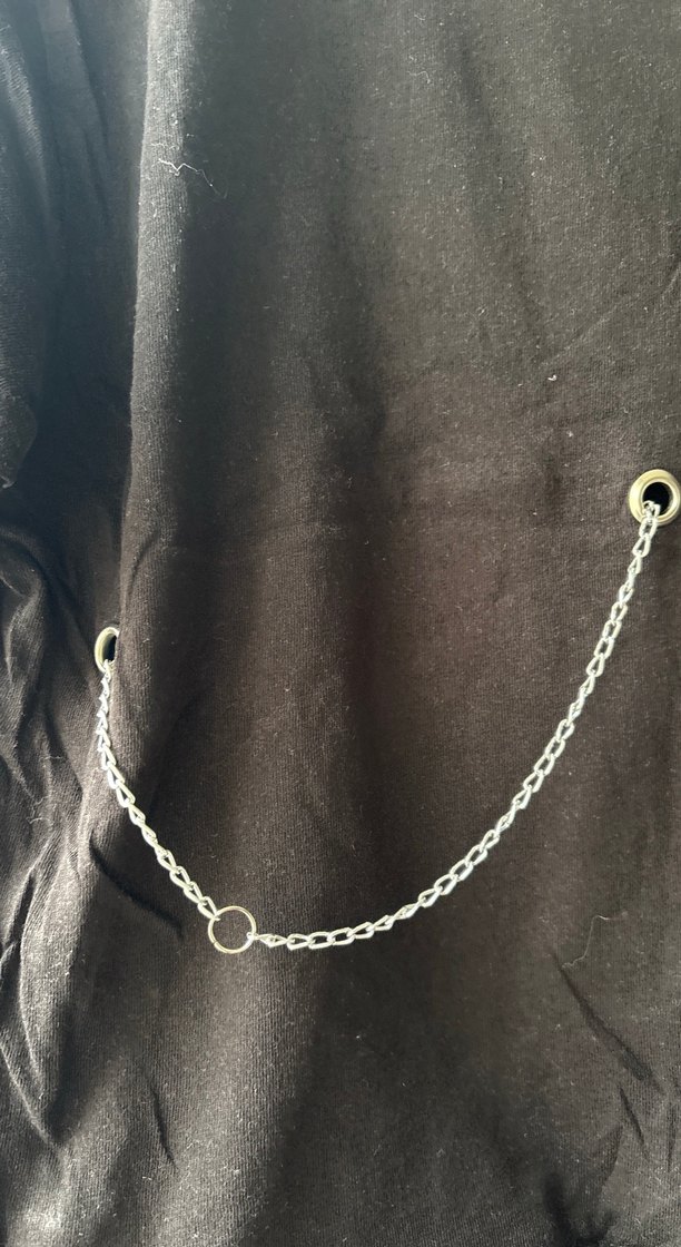 Zincir Detaylı Siyah Kadın Tişört - Görsel 3