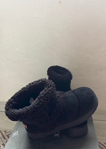 Siyah Kürk Detaylı Platform Topuklu Kadın Botu - Görsel 4