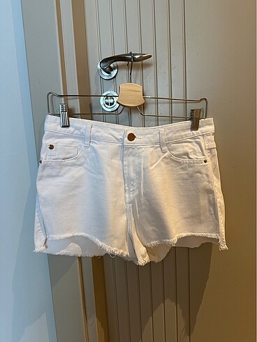 Stradivarius - Beyaz denim şort