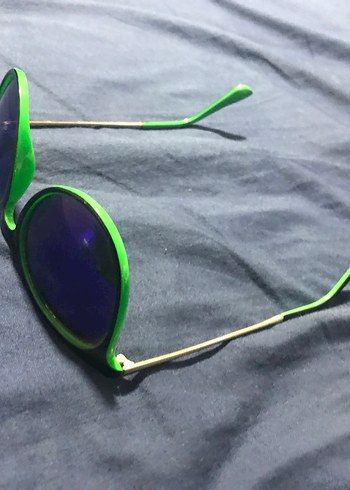 Şeffaf Çerçeveli Mavi Kadın Güneş Gözlüğü - Görsel 5