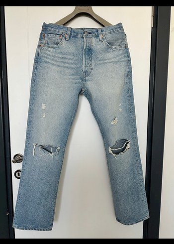 Levis 501 Acik Mavi Yikamali Rahat Kesim Jean