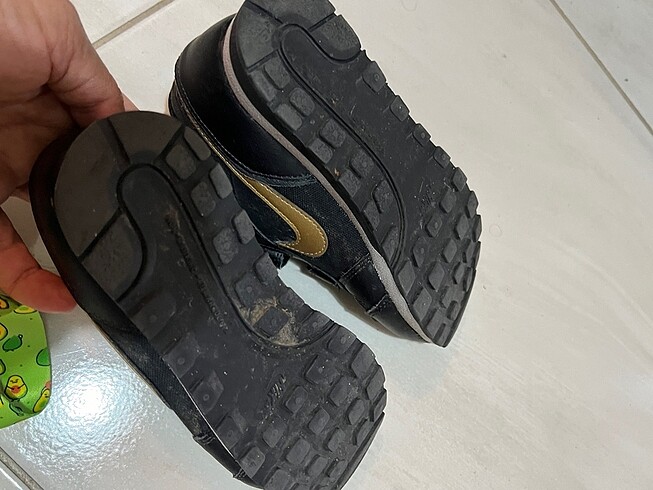 30 Beden siyah Renk Nike 30 numara ayakkabı