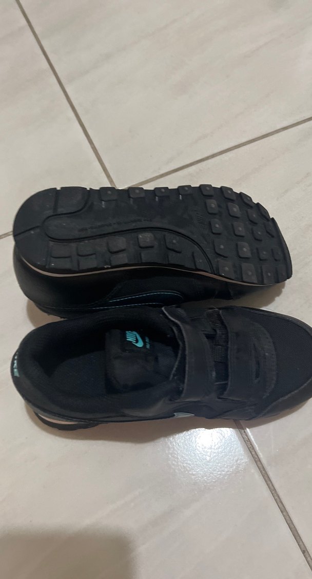 Çocuk Siyah Cırtlı Spor Ayakkabı Nike marka - Görsel 3