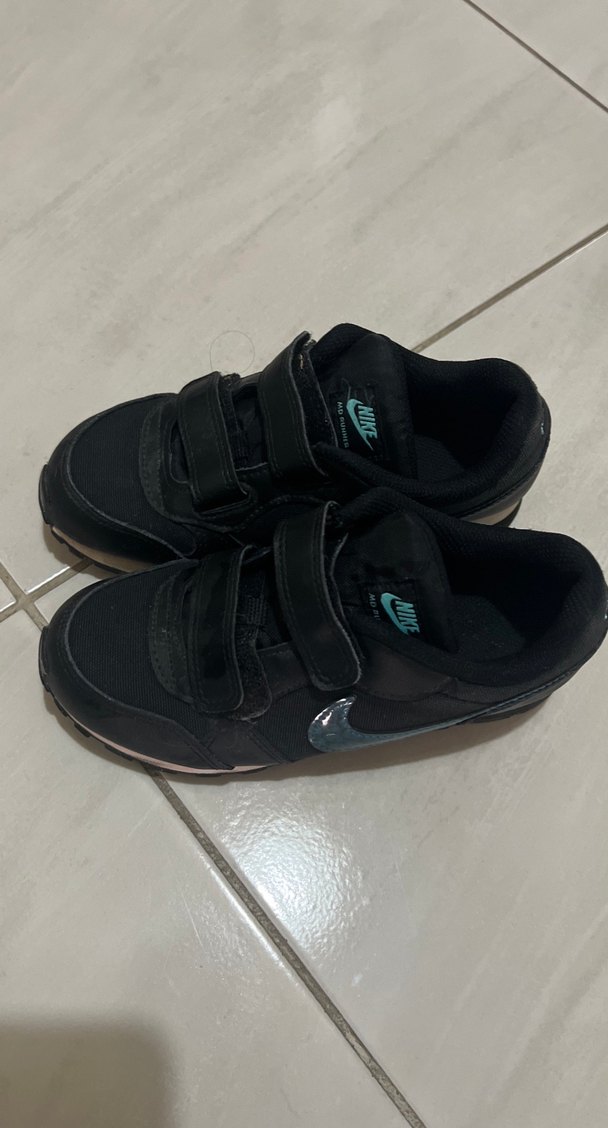 Çocuk Siyah Cırtlı Spor Ayakkabı Nike marka - Görsel 2