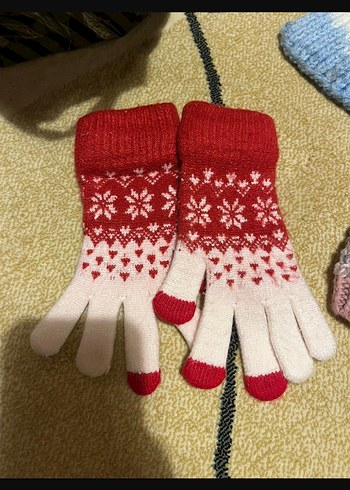 Kız Çocuk Nakışlı Kırmızı Örgü Eldiven - Görsel 2