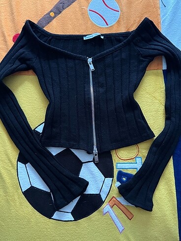 BERSHKA FERMUARLI SİYAH BLUZ