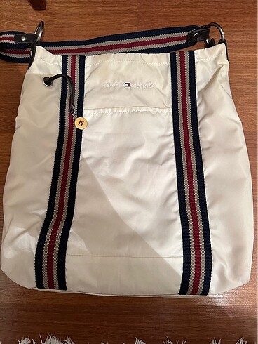 Tommy hilfiger omuz çantası