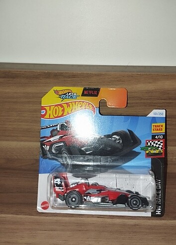 Hot wheels tanesi 100 TL aldığım fiyata satiyom kutusu açılmamış