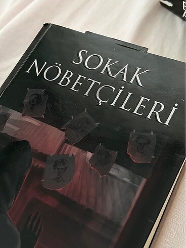 Sokak nöbetçileri.