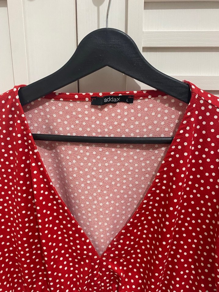 Kırmızı Puantiyeli V Yakalı Kadın Bluz - Görsel 2