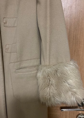 Kürklü Kol Detaylı Bej Kaban - Görsel 4