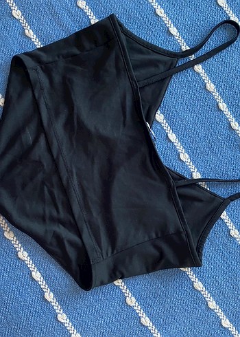 Siyah V Yaka İnce Askılı Dekolteli Büstiyer - Görsel 2