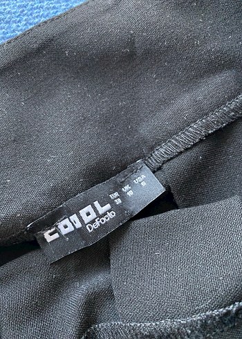 Zincir Detaylı Siyah Mini Etek - Görsel 3