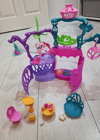 My little pony su Questria ışıklı oyun seti