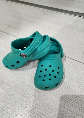 24 Beden crocs telik
