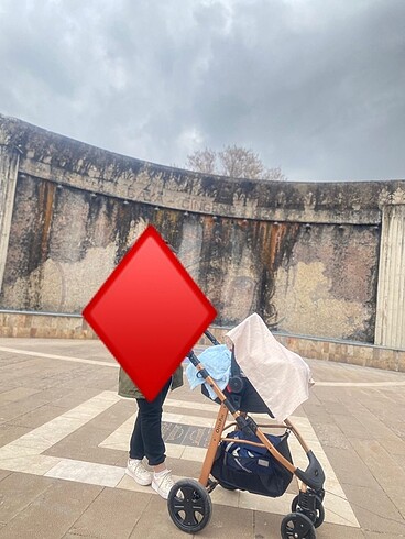 Pusetli çift yönlü bebek arabası