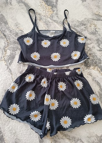 Gri Papatya Desenli Mini Kadın Pijama Takımı