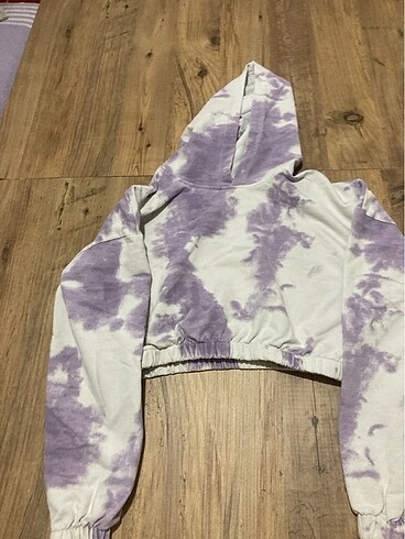 Kadın sweatshirt crop modeldir