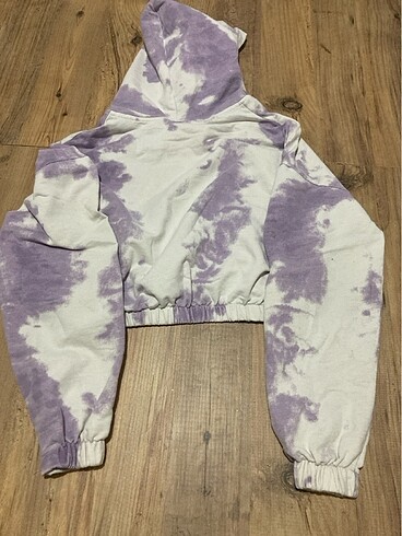 s Beden Kadın sweatshirt crop modeldir