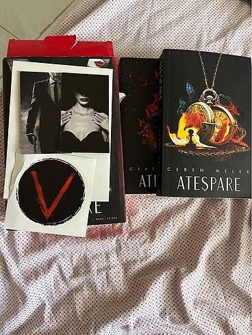 Ateşpare 1,2,3 (1. Kitap özel seri kutulu) kutu içeriği: poster,