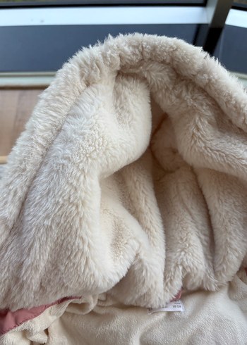 Mango Kürklü Kapüşonlu Pembe Kız Montu - Görsel 3