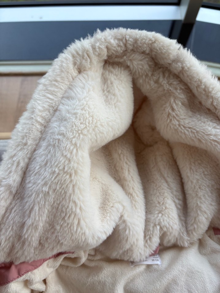 Mango Kürklü Kapüşonlu Pembe Kız Montu - Görsel 3