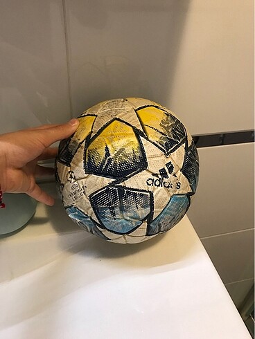 Adidas champion league final topu