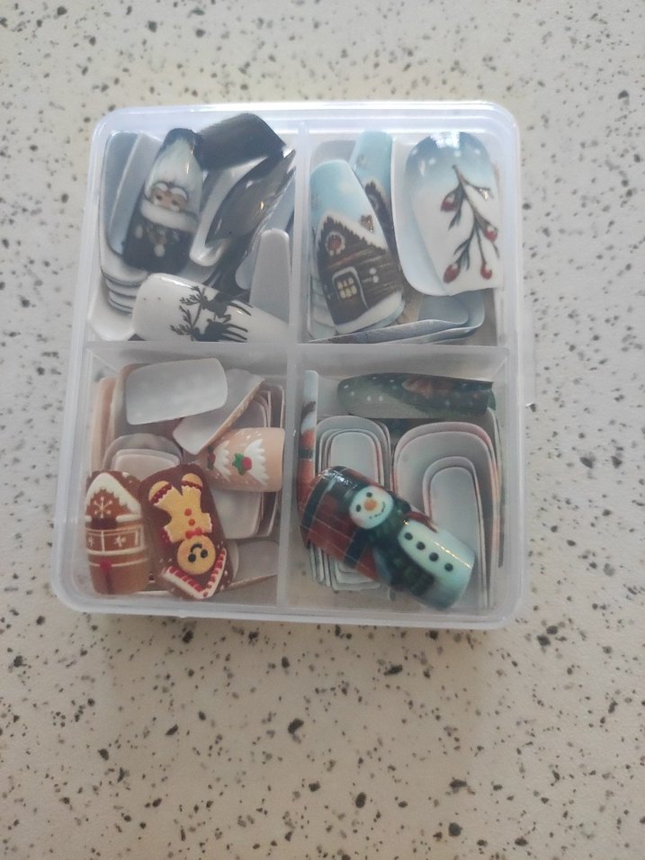 Çok Renkli Karanlık Tırnak Süslemeleri - Görsel 2